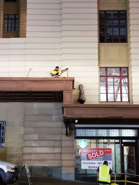 Yarrow-plumbers-on-roof-Anzac-Square